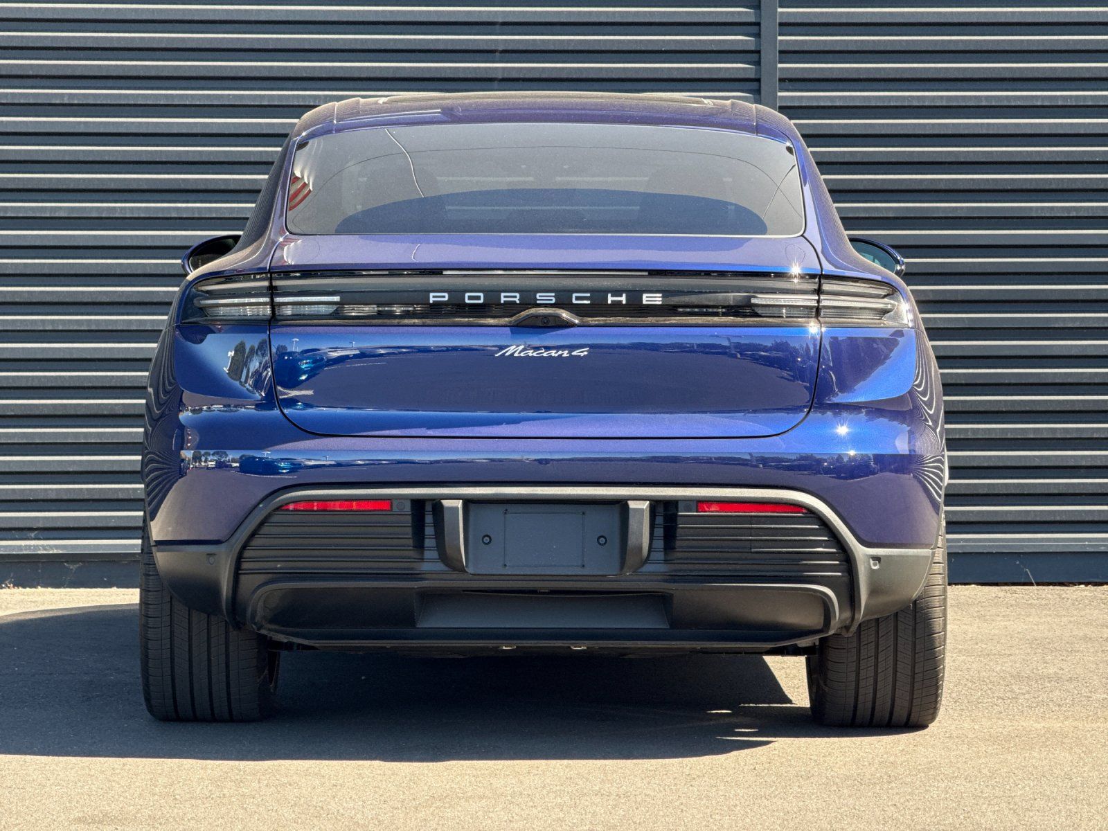 2025 Porsche Macan Electric 4 — full photo 7 of 28