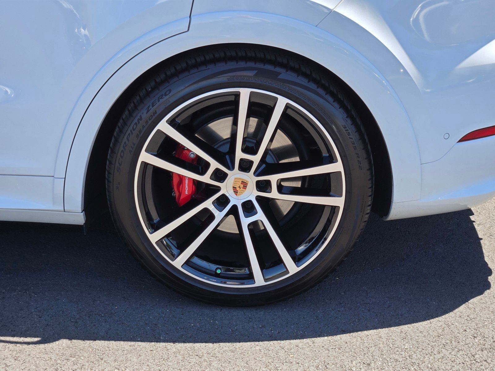 2026 Porsche Cayenne GTS — full photo 11 of 27