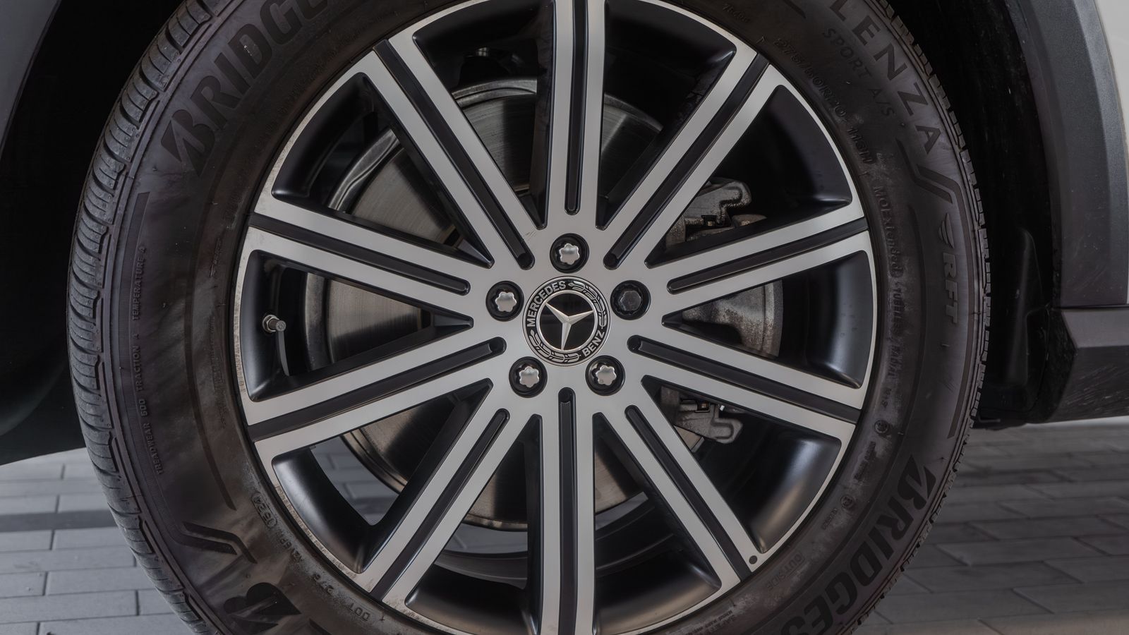2025 Mercedes-Benz GLE GLE 450e — full photo 32 of 34