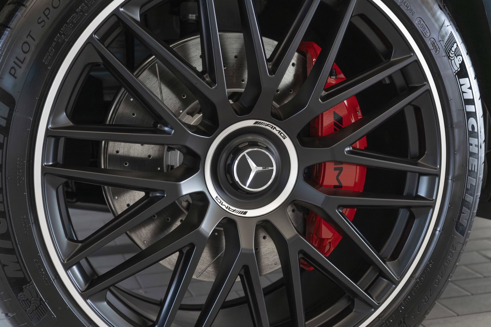 2026 Mercedes-Benz GLS GLS 63 AMG® — foto completa 33 de 36