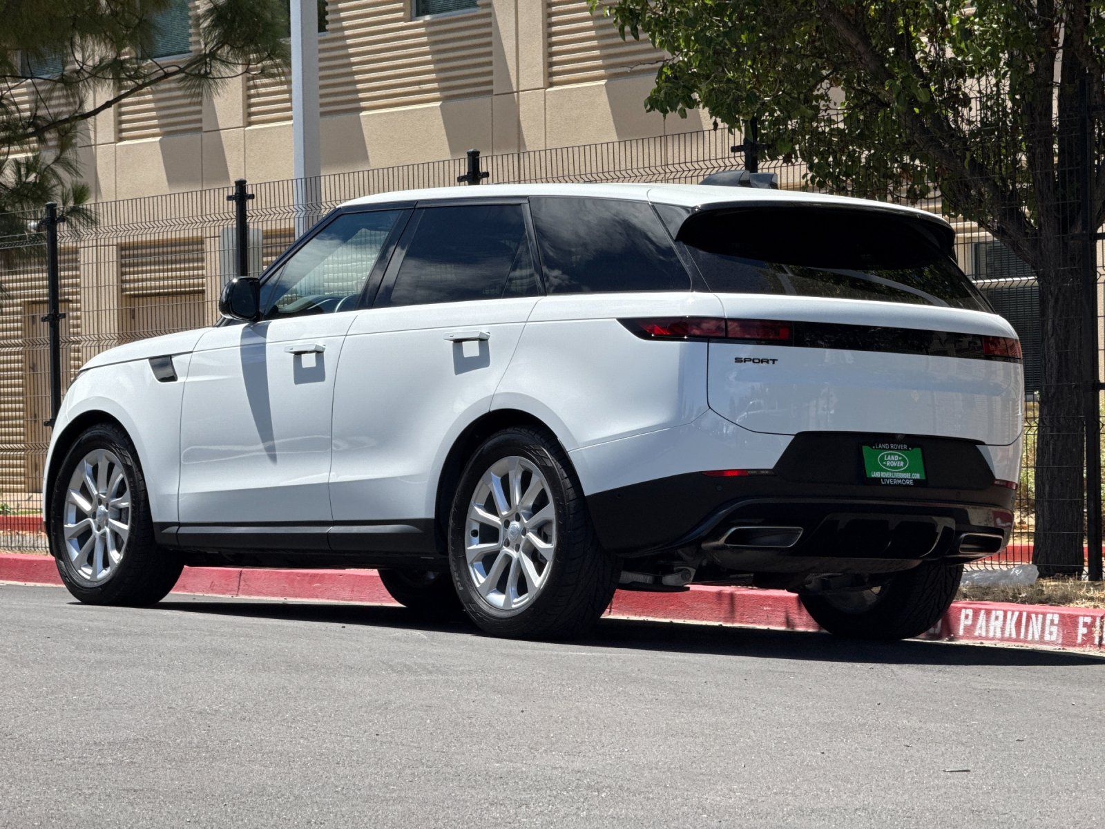 2025 Land Rover Range Rover Sport SE — full photo 3 of 29