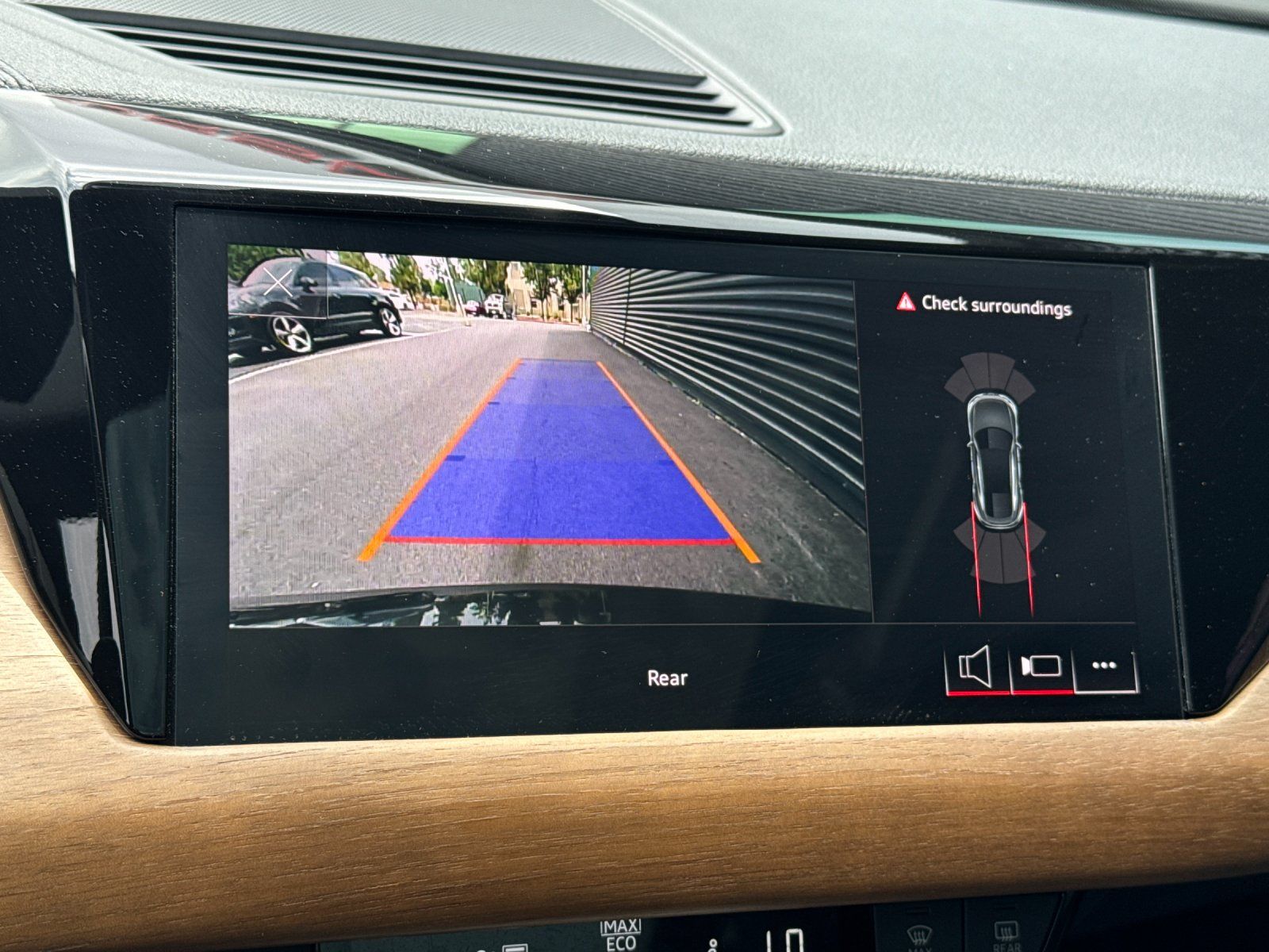 2023 Audi e-tron GT Premium Plus — full photo 18 of 27