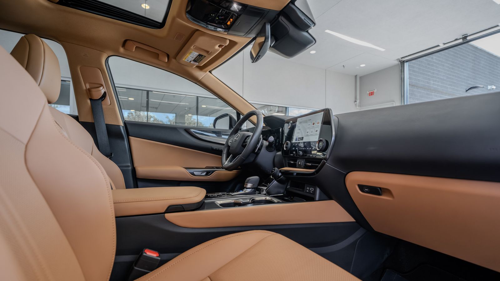 2025 Lexus NX 250 Premium — full photo 16 of 33
