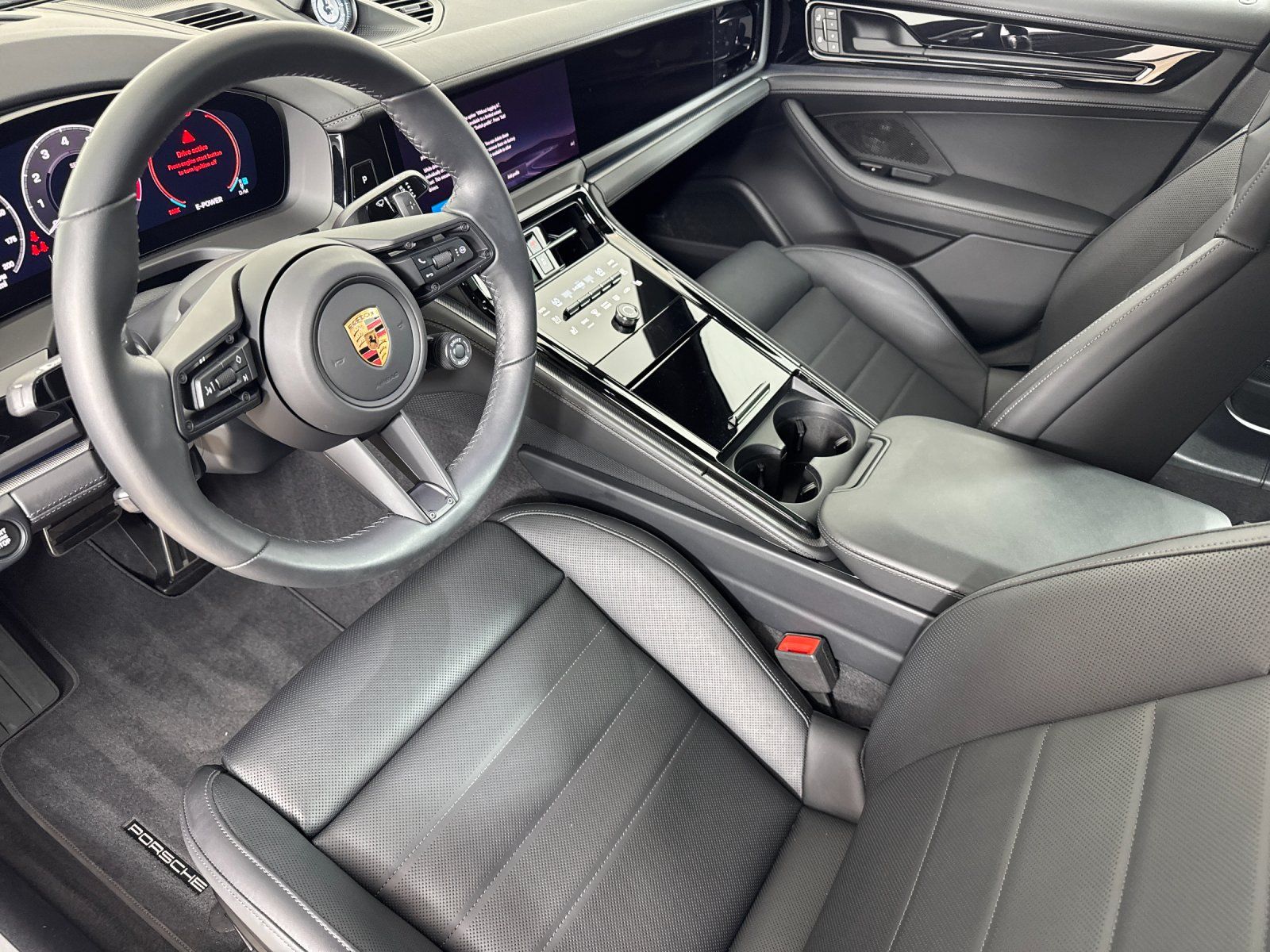 2026 Porsche Panamera E-Hybrid 4 — full photo 4 of 30