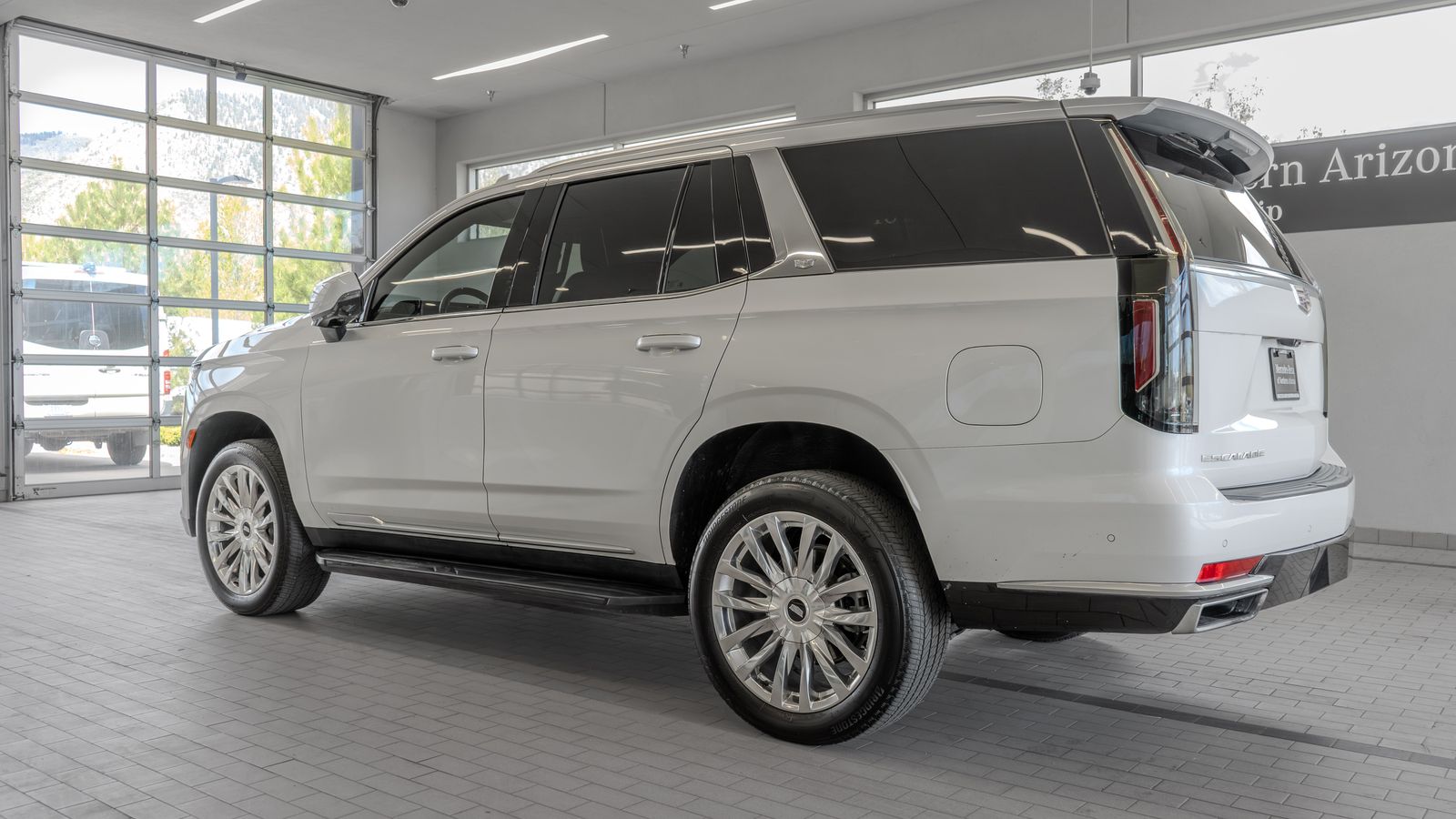 2023 Cadillac Escalade Premium Luxury — full photo 13 of 35
