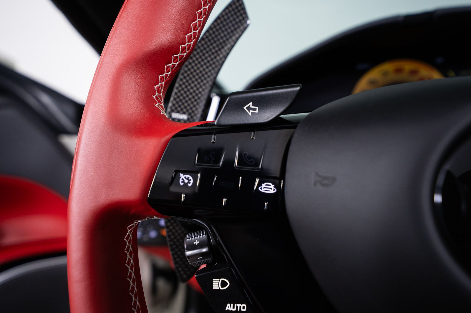 2025 Ferrari Roma Spider — foto completa 32 de 51