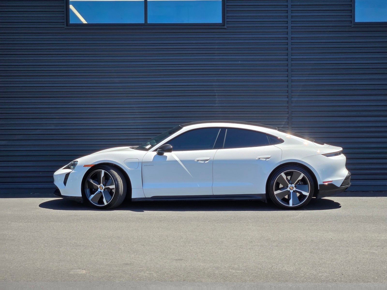 2021 Porsche Taycan Turbo — foto completa 2 de 27