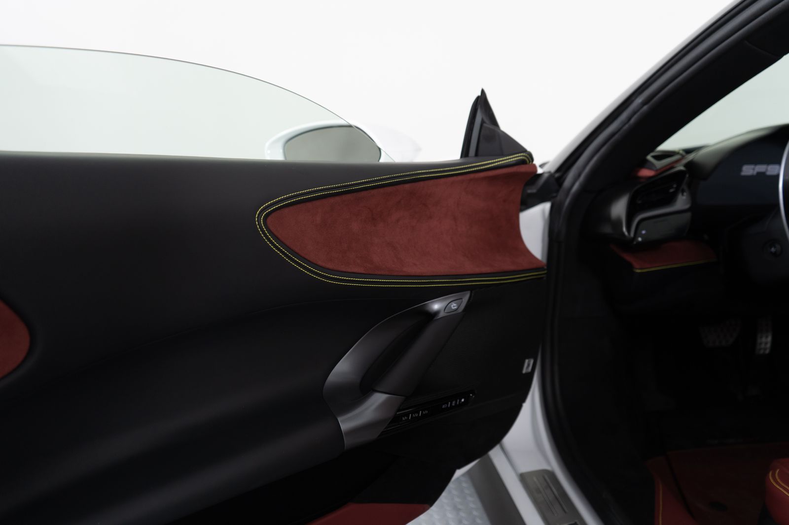 2024 Ferrari SF90 Spider — full photo 28 of 51