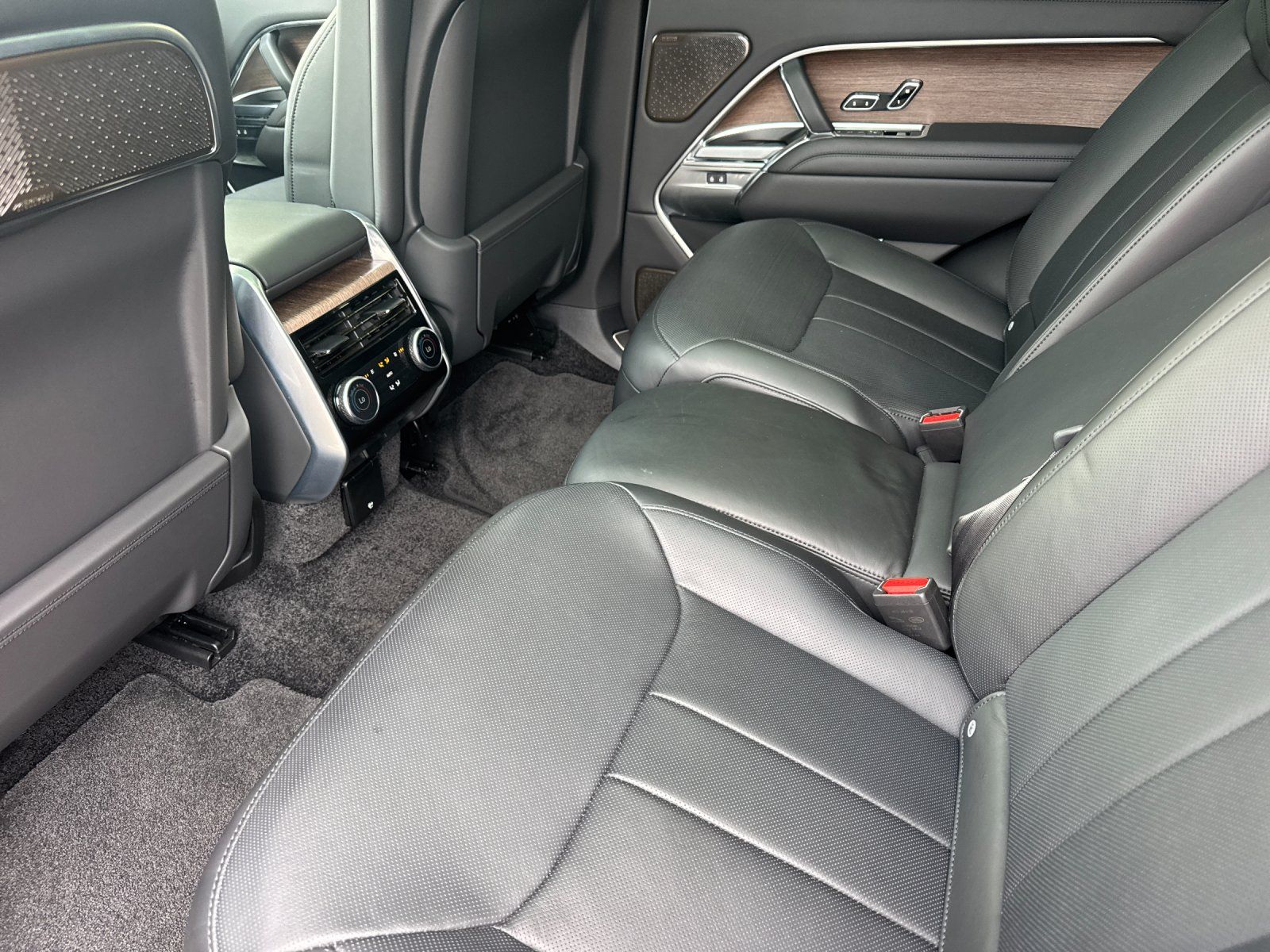 2025 Land Rover Range Rover Autobiography — full photo 12 of 30