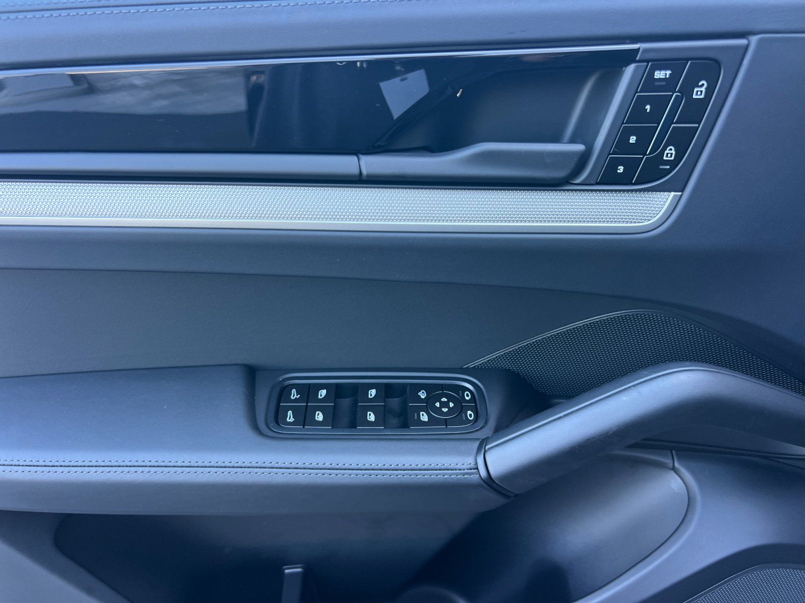 2026 Porsche Cayenne Coupe Base — full photo 12 of 30