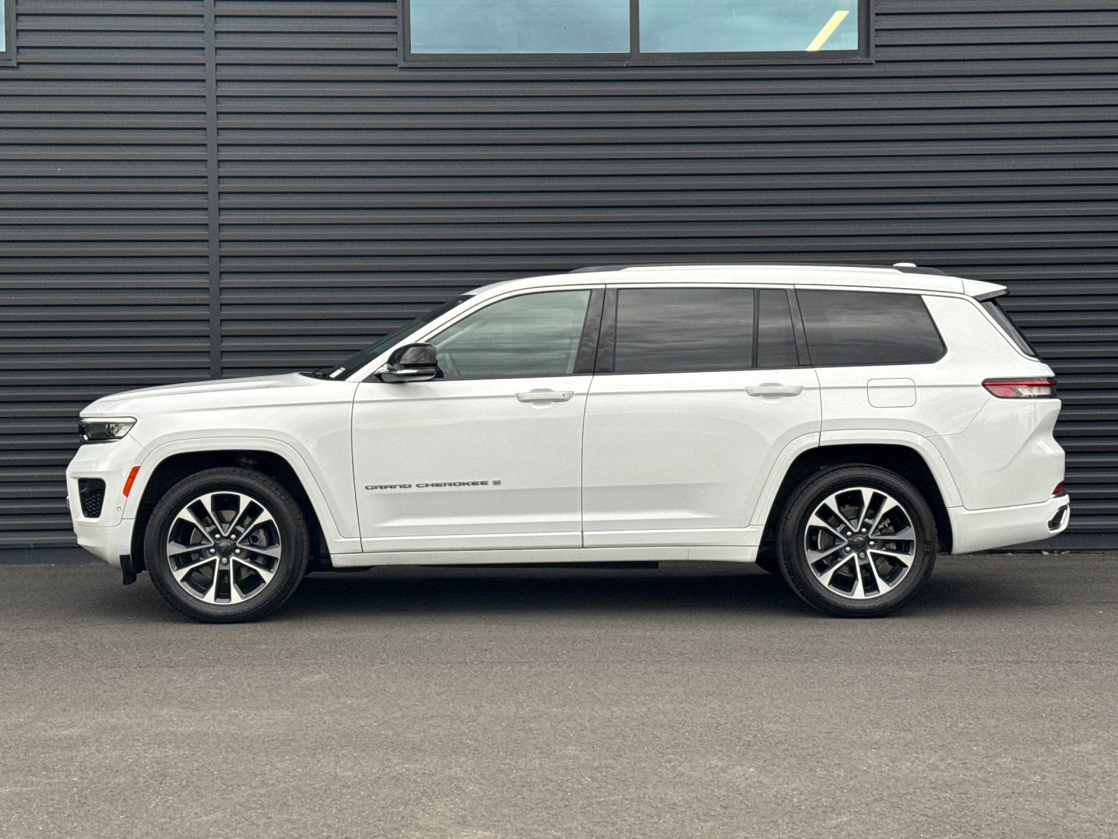 2021 Jeep Grand Cherokee L Overland — foto completa 2 de 30