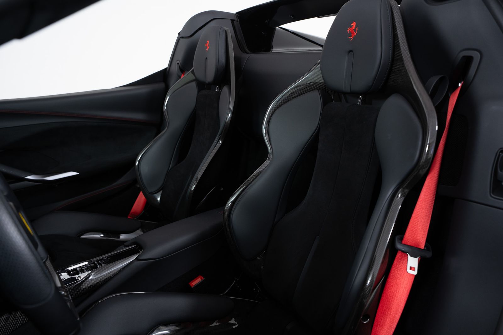 2024 Ferrari 296 GTS — foto completa 37 de 46
