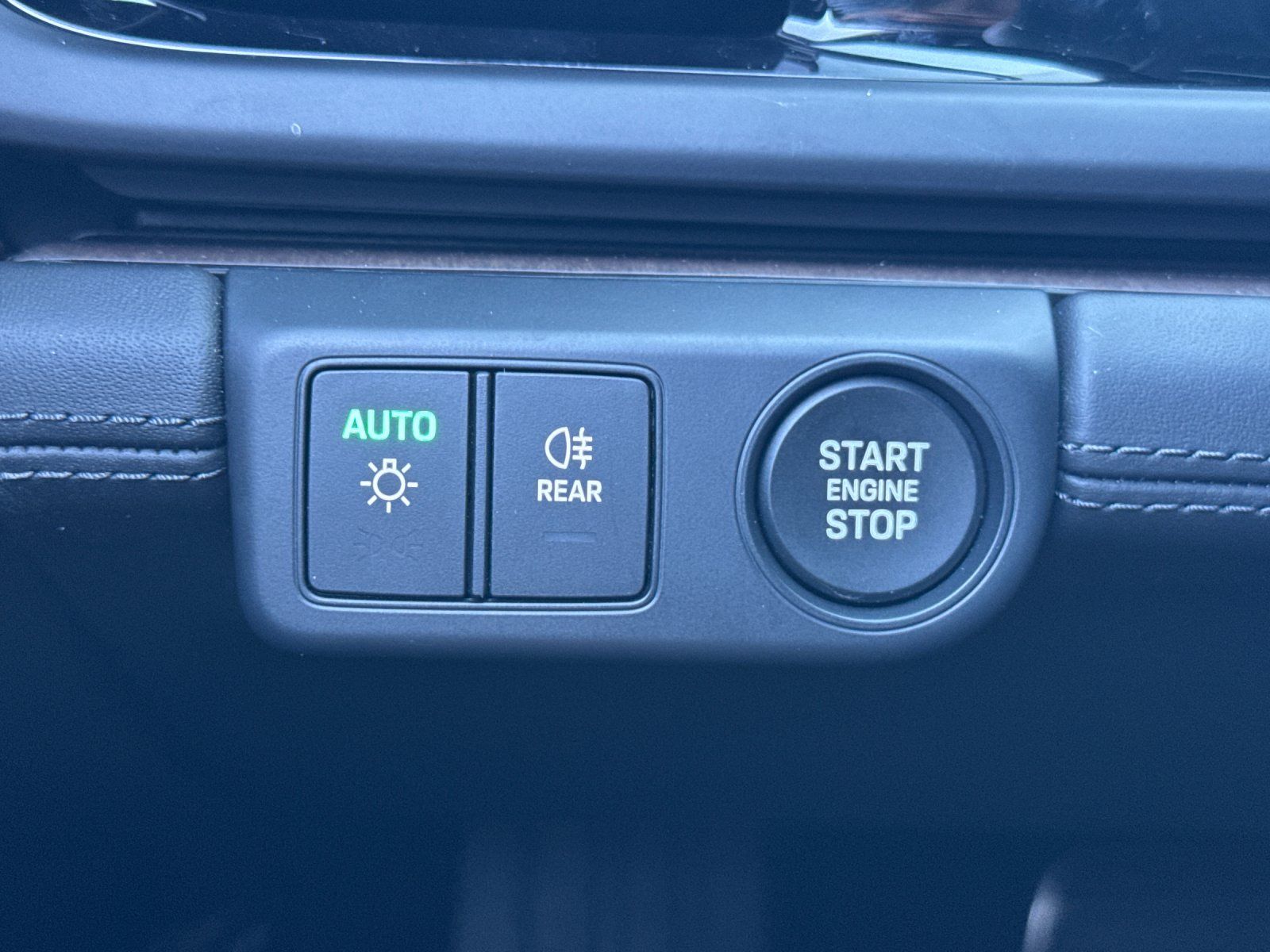2025 Porsche Panamera 4 — full photo 23 of 29