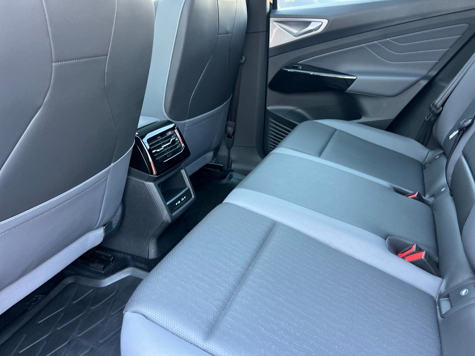 2023 Volkswagen ID.4 S — full photo 12 of 29