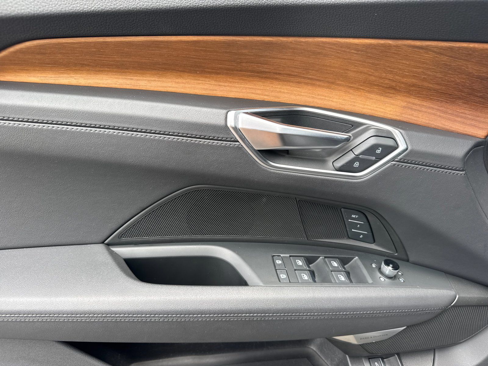 2023 Audi e-tron GT Premium Plus — full photo 10 of 27
