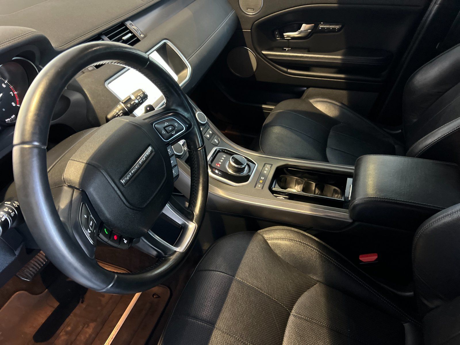 2018 Land Rover Range Rover Evoque Landmark Edition — full photo 9 of 28