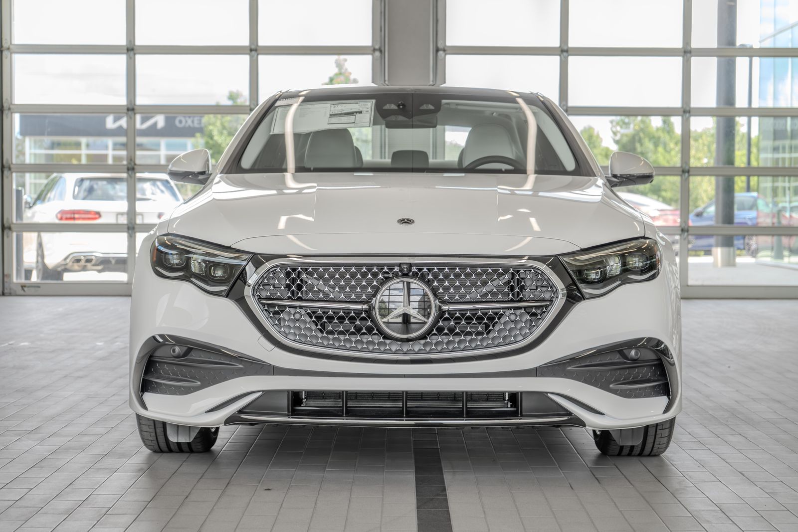 2026 Mercedes-Benz E-Class E 350 — foto completa 11 de 36