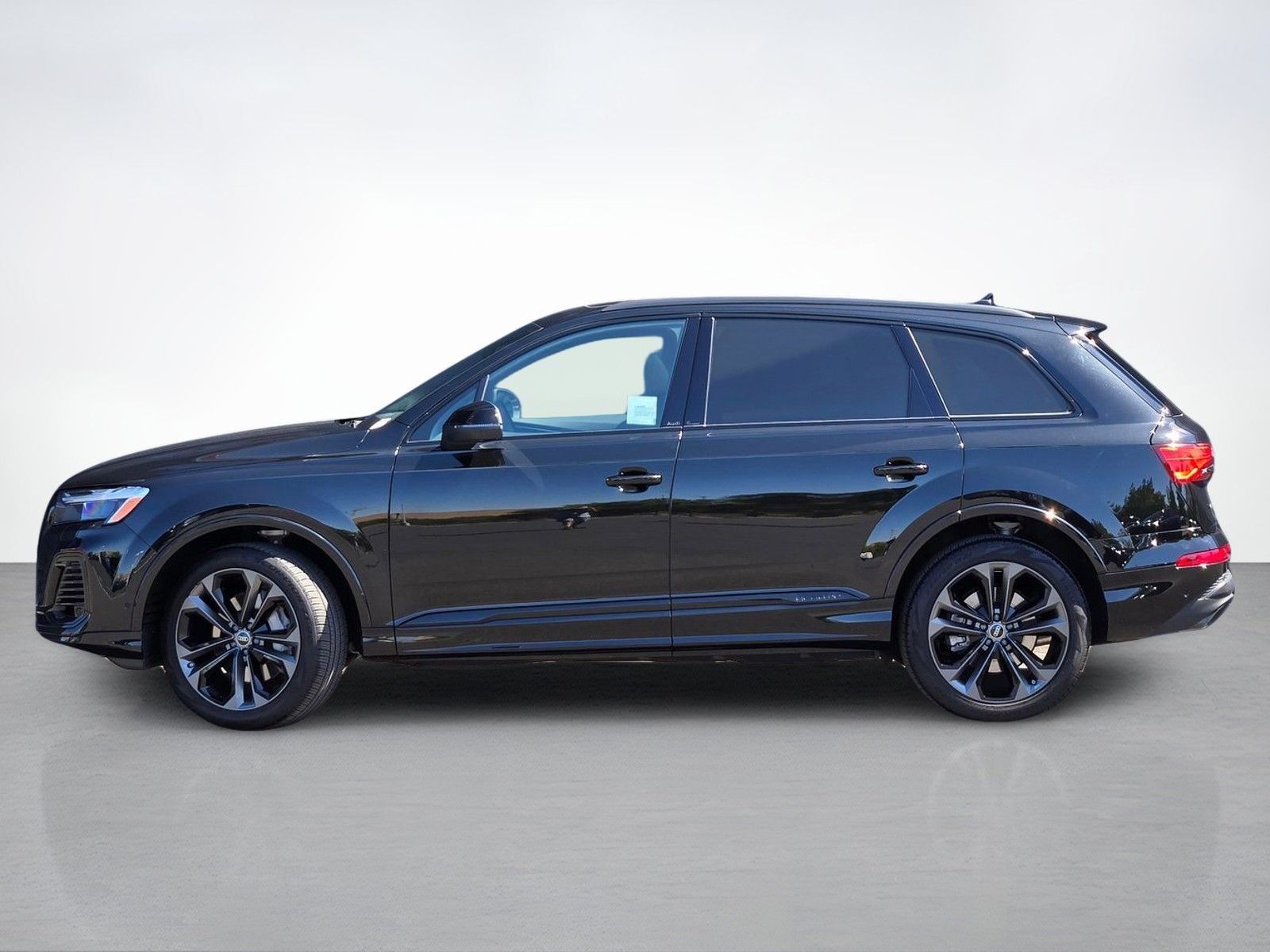 2025 Audi Q7 55 Premium Plus — full photo 3 of 45