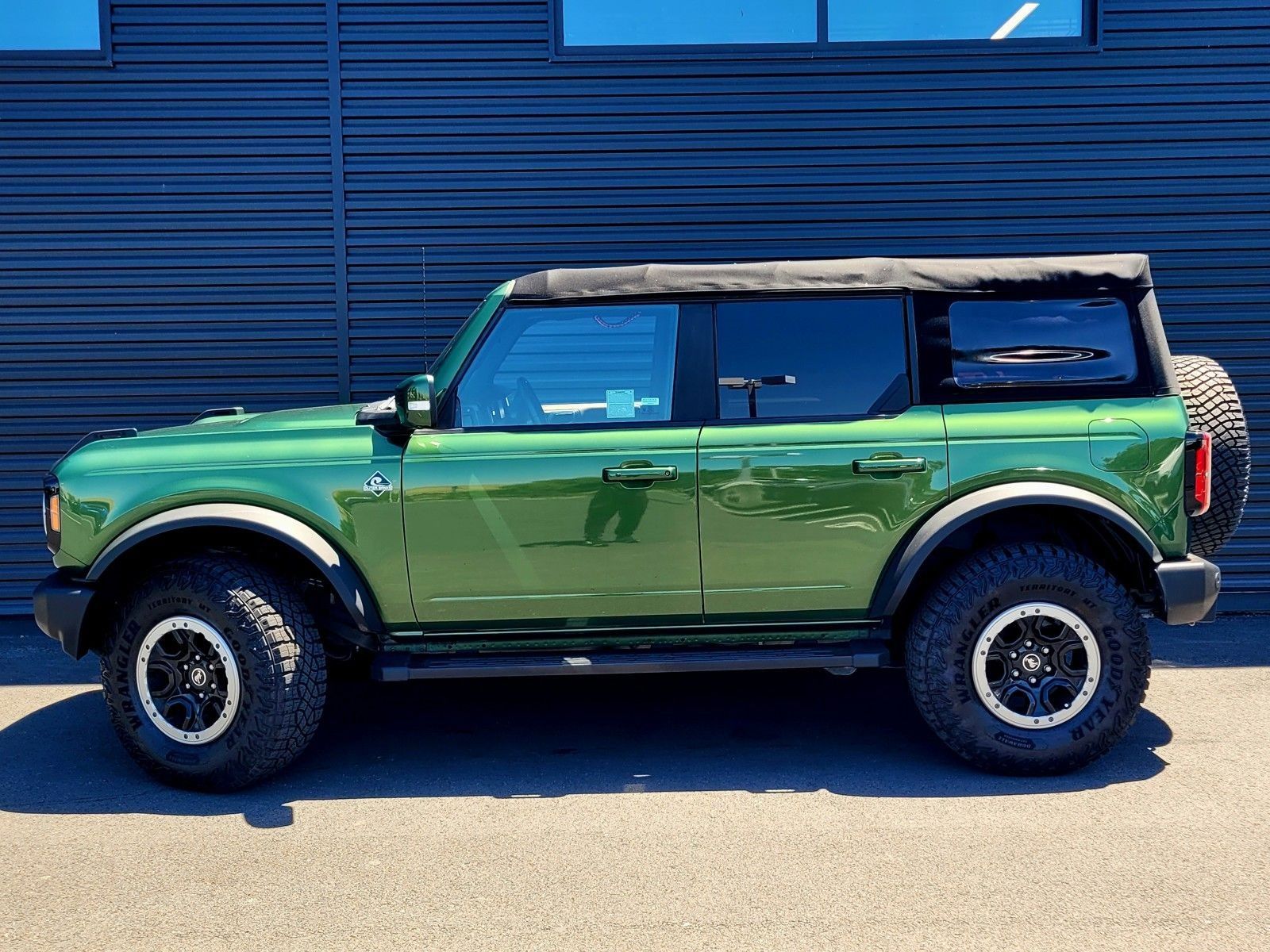 2022 Ford Bronco Outer Banks — full photo 2 of 45