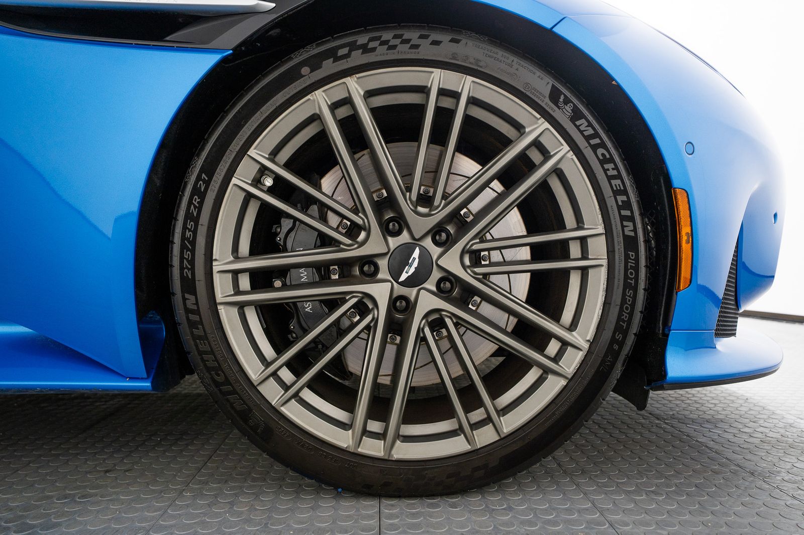 2024 Aston Martin DB12 Volante — full photo 27 of 55
