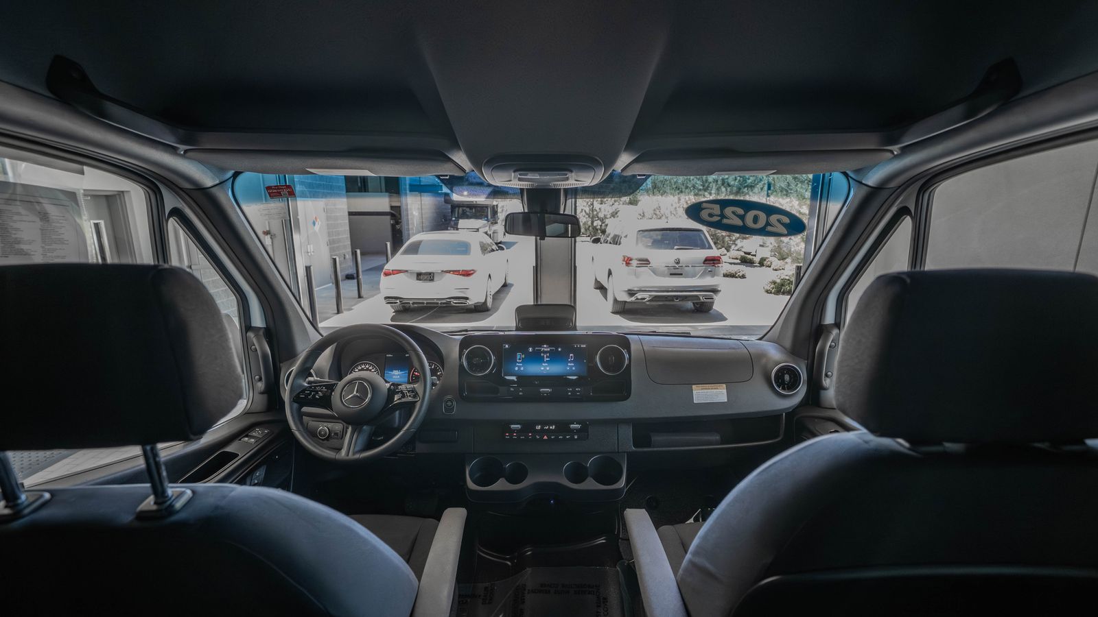 2025 Mercedes-Benz Sprinter 2500 Passenger 170 WB — foto completa 27 de 35