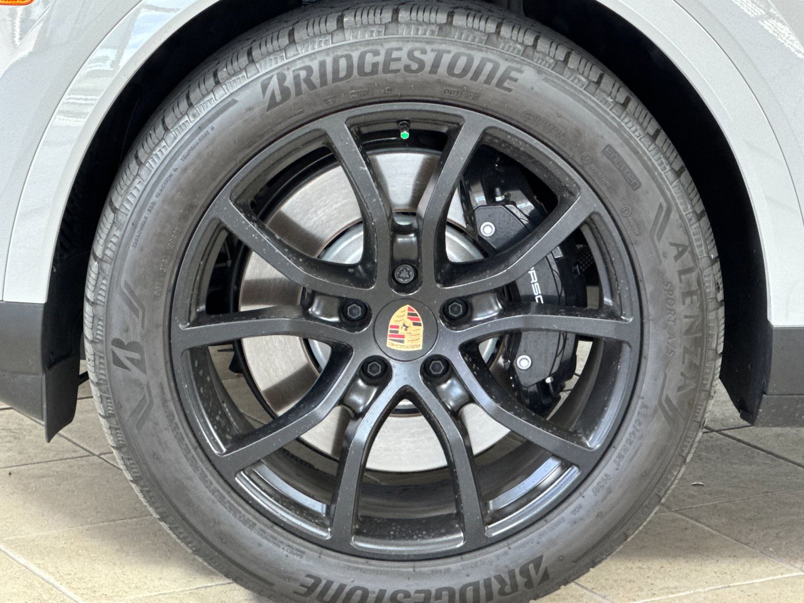 2026 Porsche Cayenne S — full photo 26 of 29