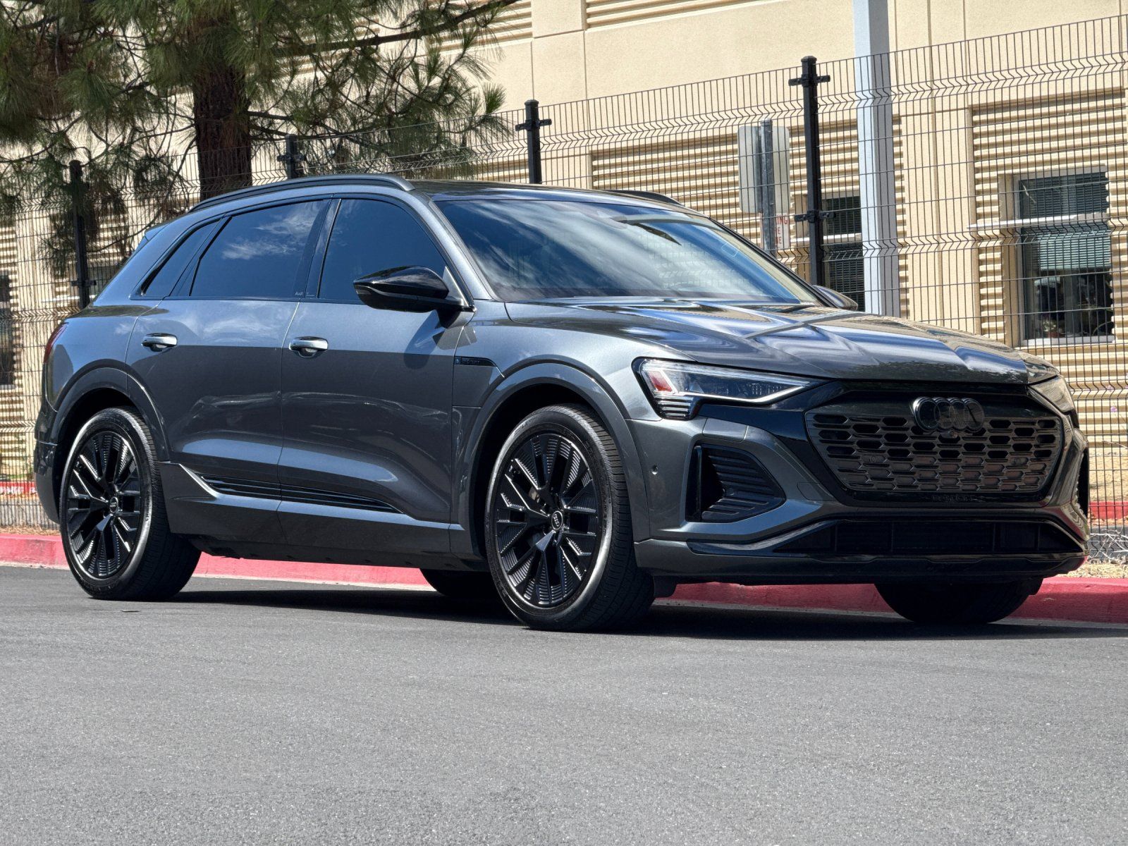 2024 Audi Q8 e-tron Prestige — foto completa 8 de 29
