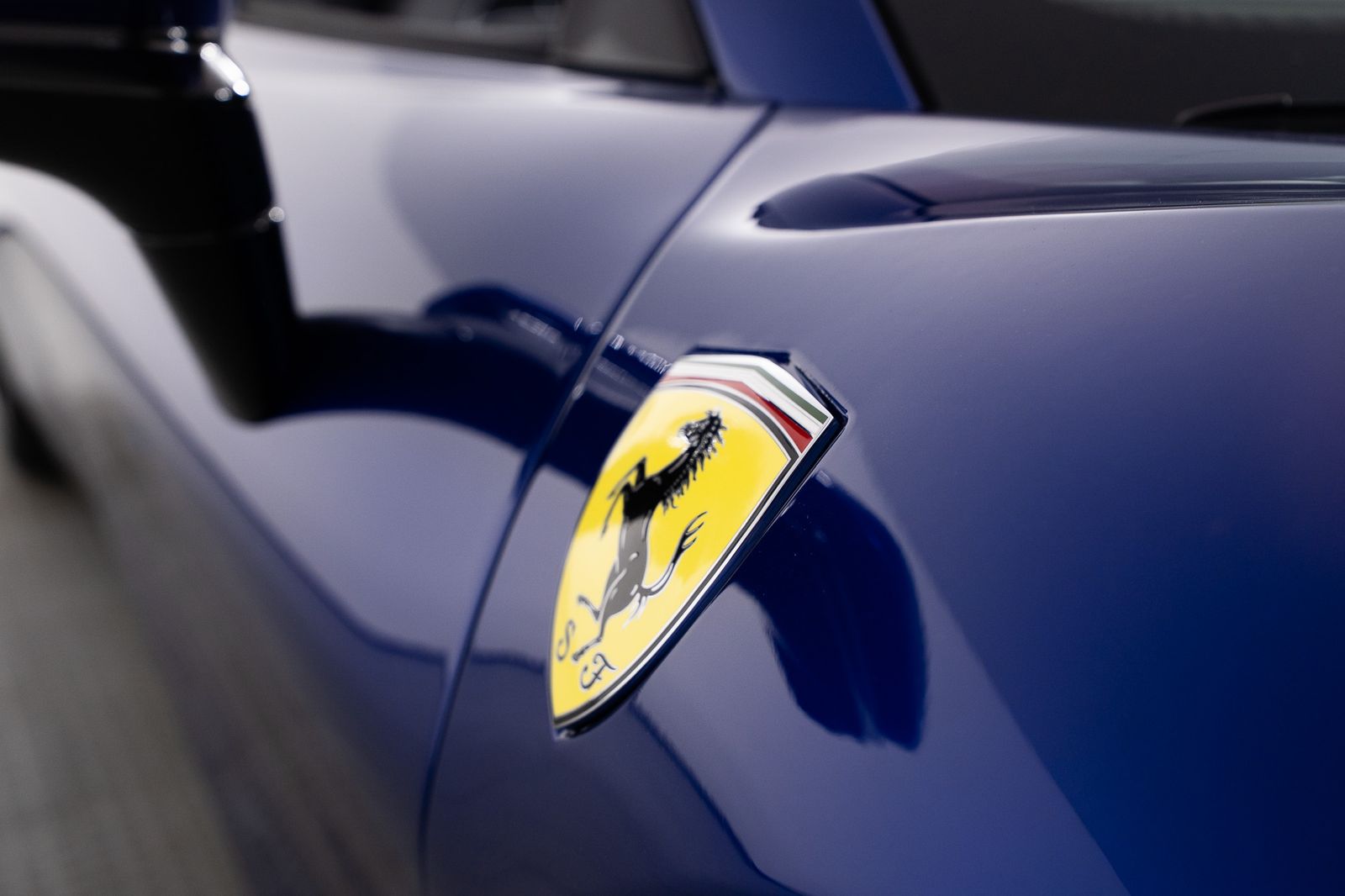 2025 Ferrari SF90 Spider — full photo 32 of 66