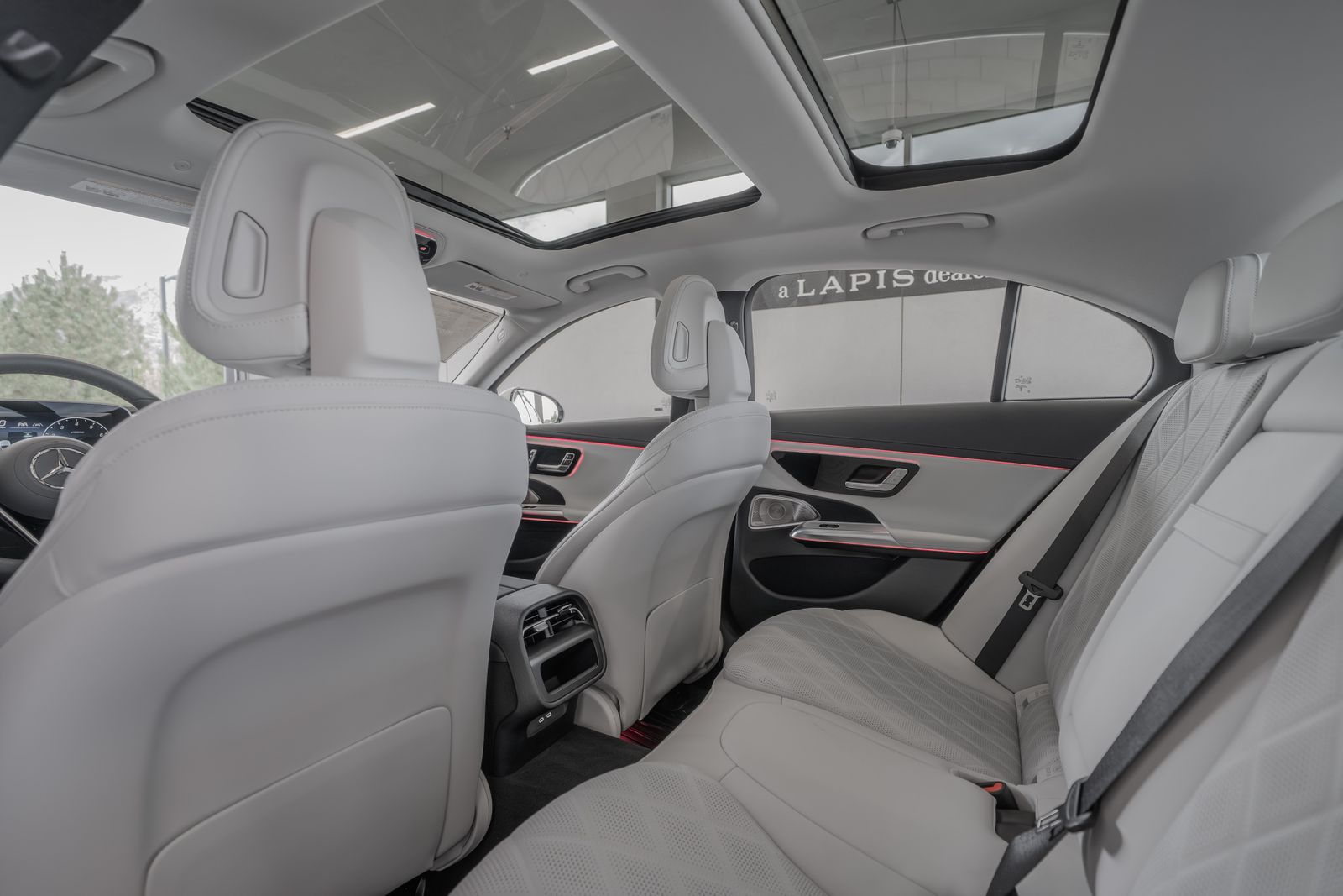 2026 Mercedes-Benz E-Class E 350 — foto completa 26 de 36