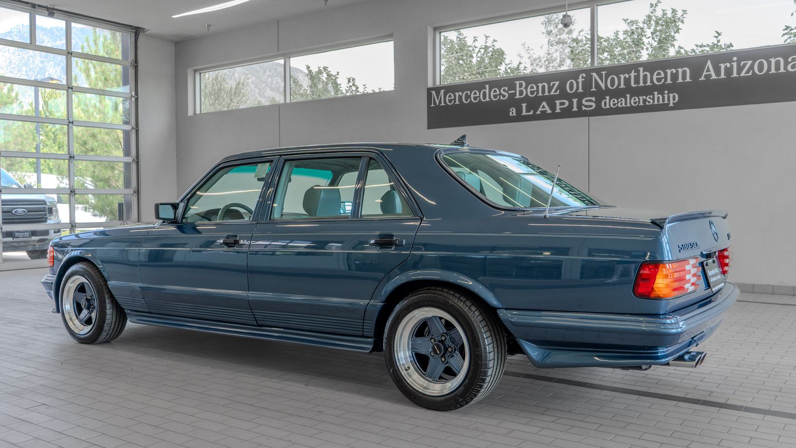 1984 Mercedes 500 SEL — full photo 13 of 46