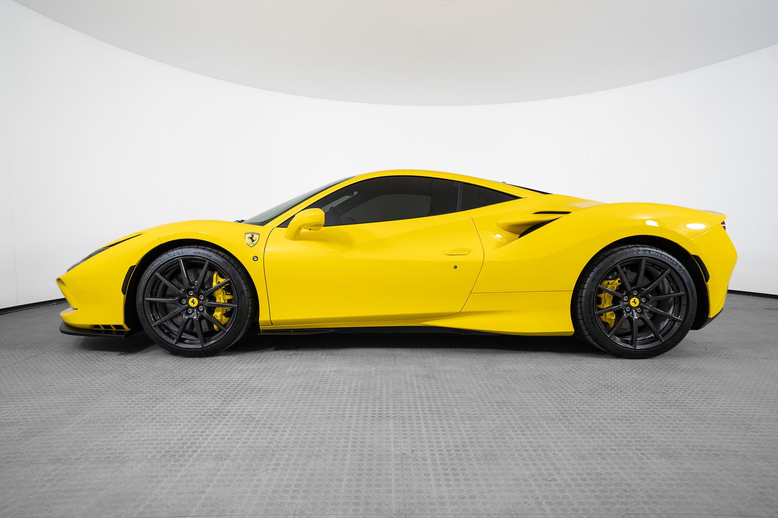 2022 Ferrari F8 Tributo — full photo 2 of 45