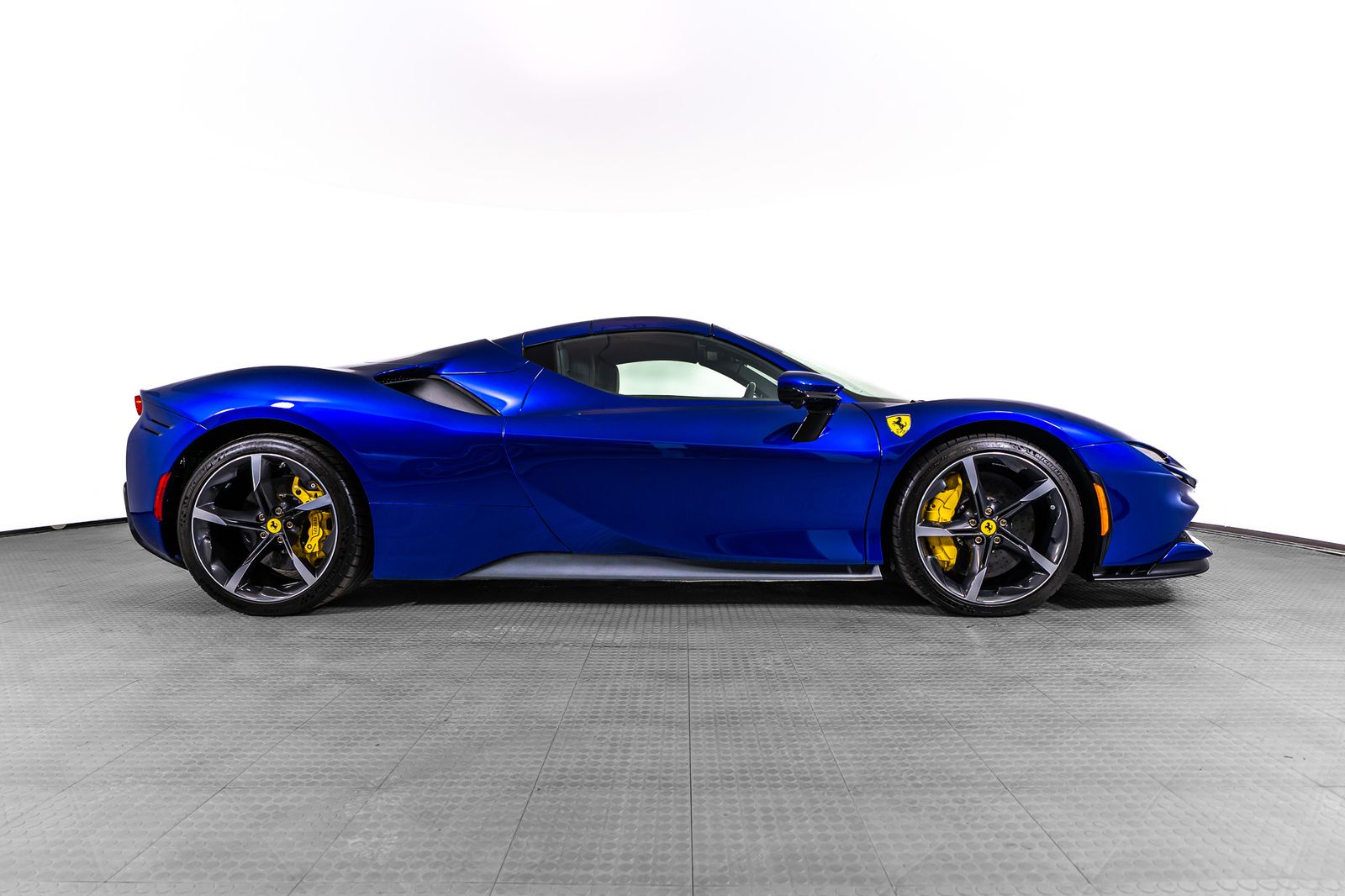 2025 Ferrari SF90 Spider — full photo 59 of 67
