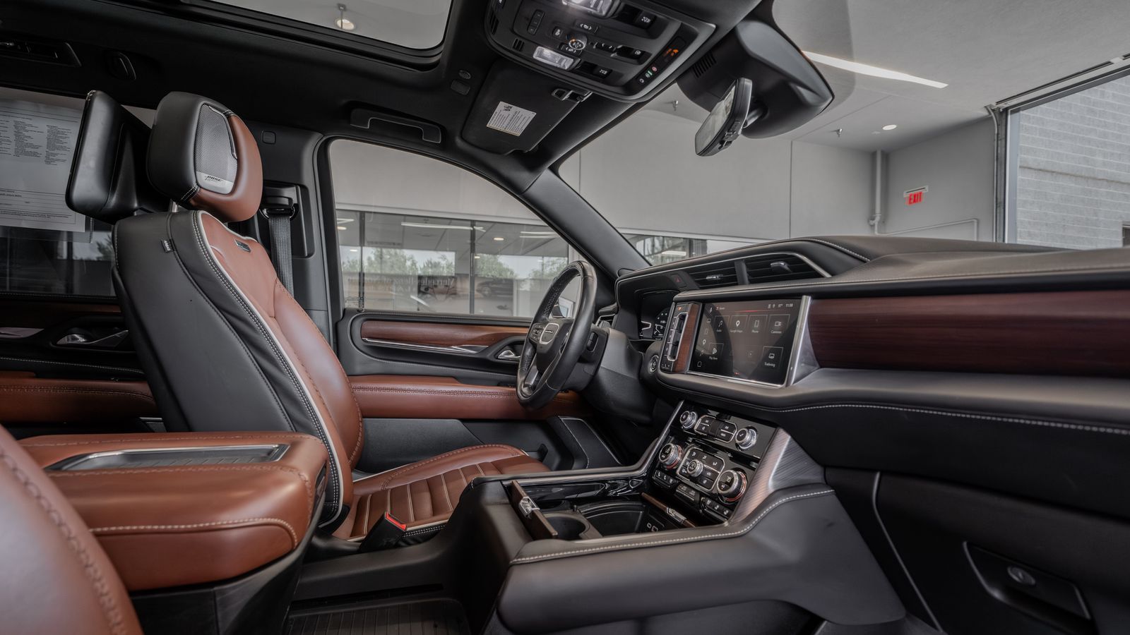 2024 GMC Yukon XL Denali Ultimate — full photo 17 of 35