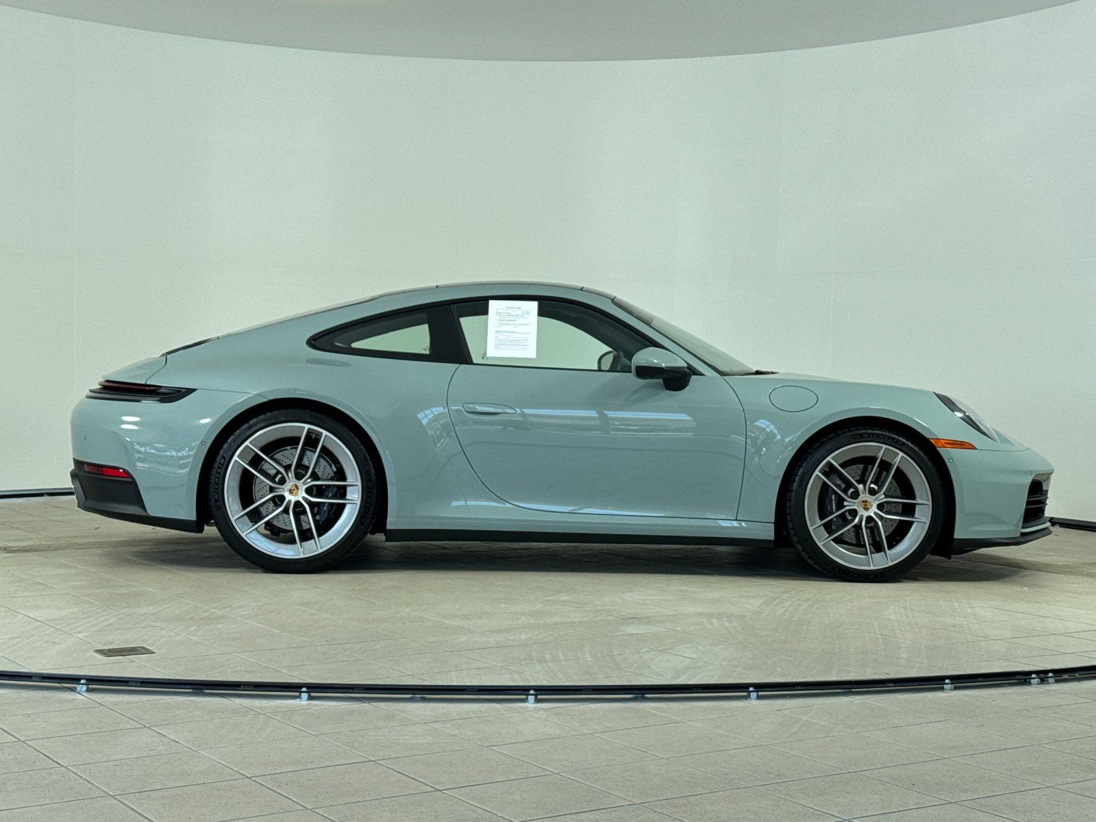 2026 Porsche 911 Carrera — full photo 10 of 29