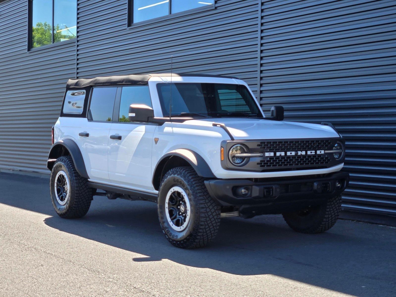 2023 Ford Bronco Badlands — foto completa 8 de 45
