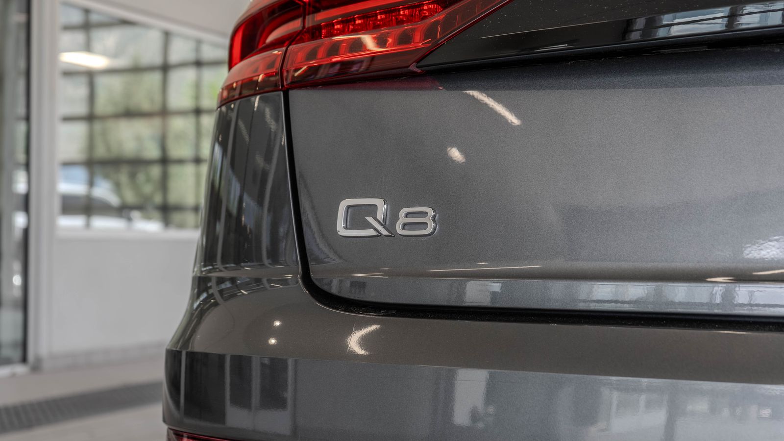2020 Audi Q8 55 Premium Plus — foto completa 22 de 34