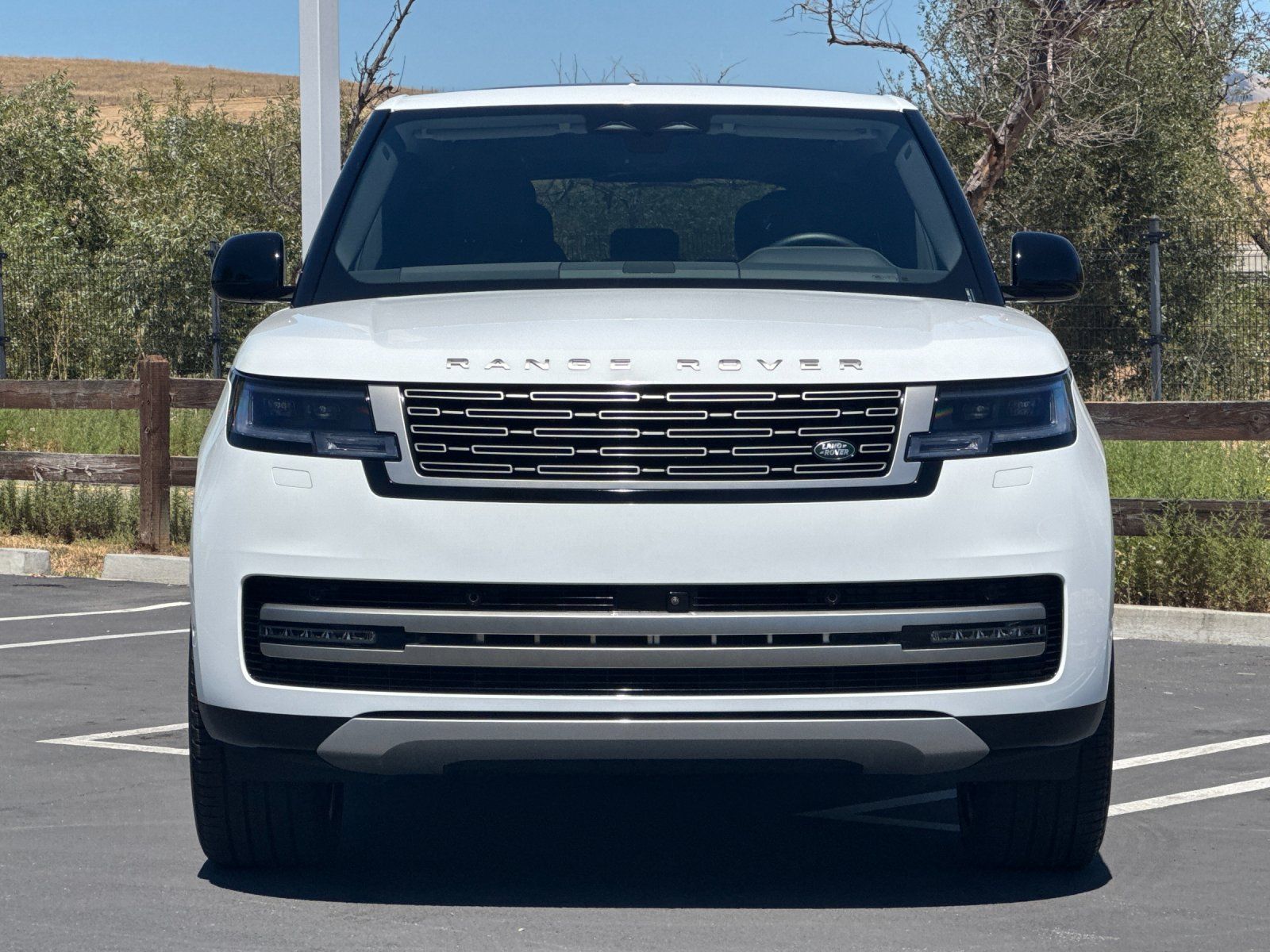 2025 Land Rover Range Rover SE — full photo 9 of 30