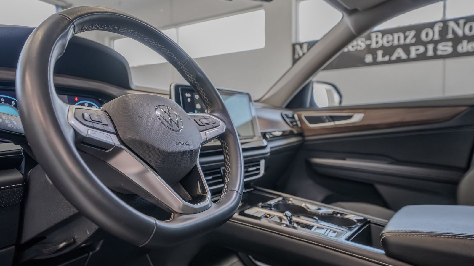 2024 Volkswagen Atlas 2.0T SE w/Technology — foto completa 7 de 35