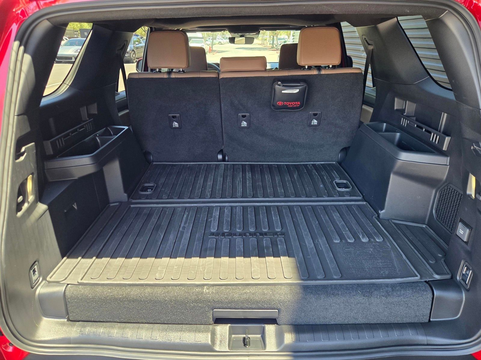 2026 Toyota 4Runner i-FORCE MAX Hybrid Limited — full photo 27 of 45