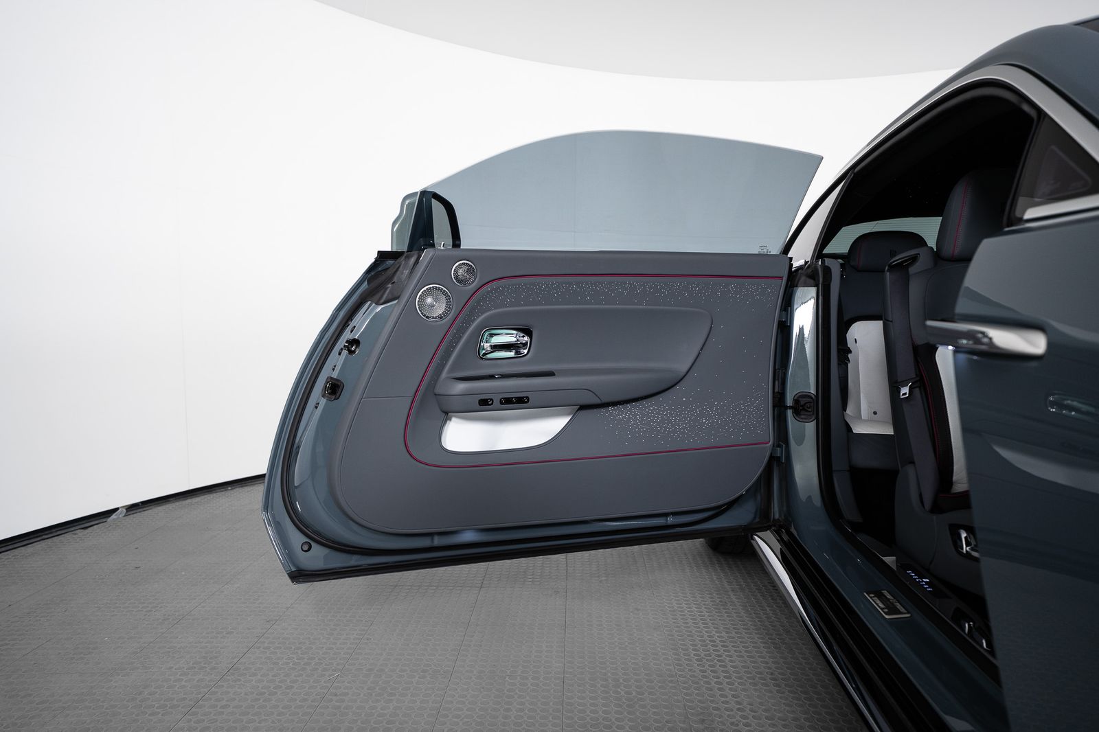 2024 Rolls-Royce Spectre — full photo 47 of 54