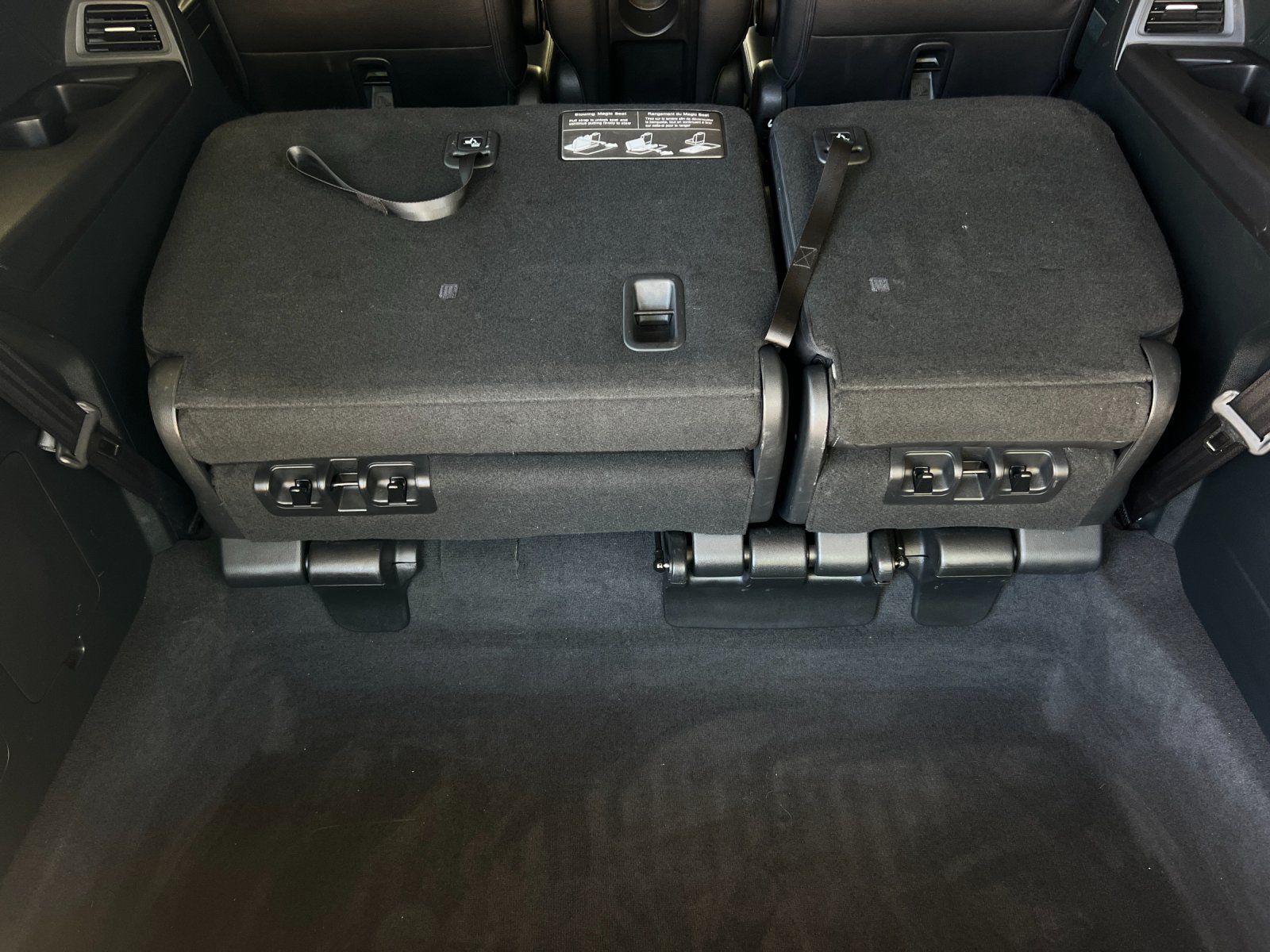 2023 Honda Odyssey EX-L — full photo 16 of 29
