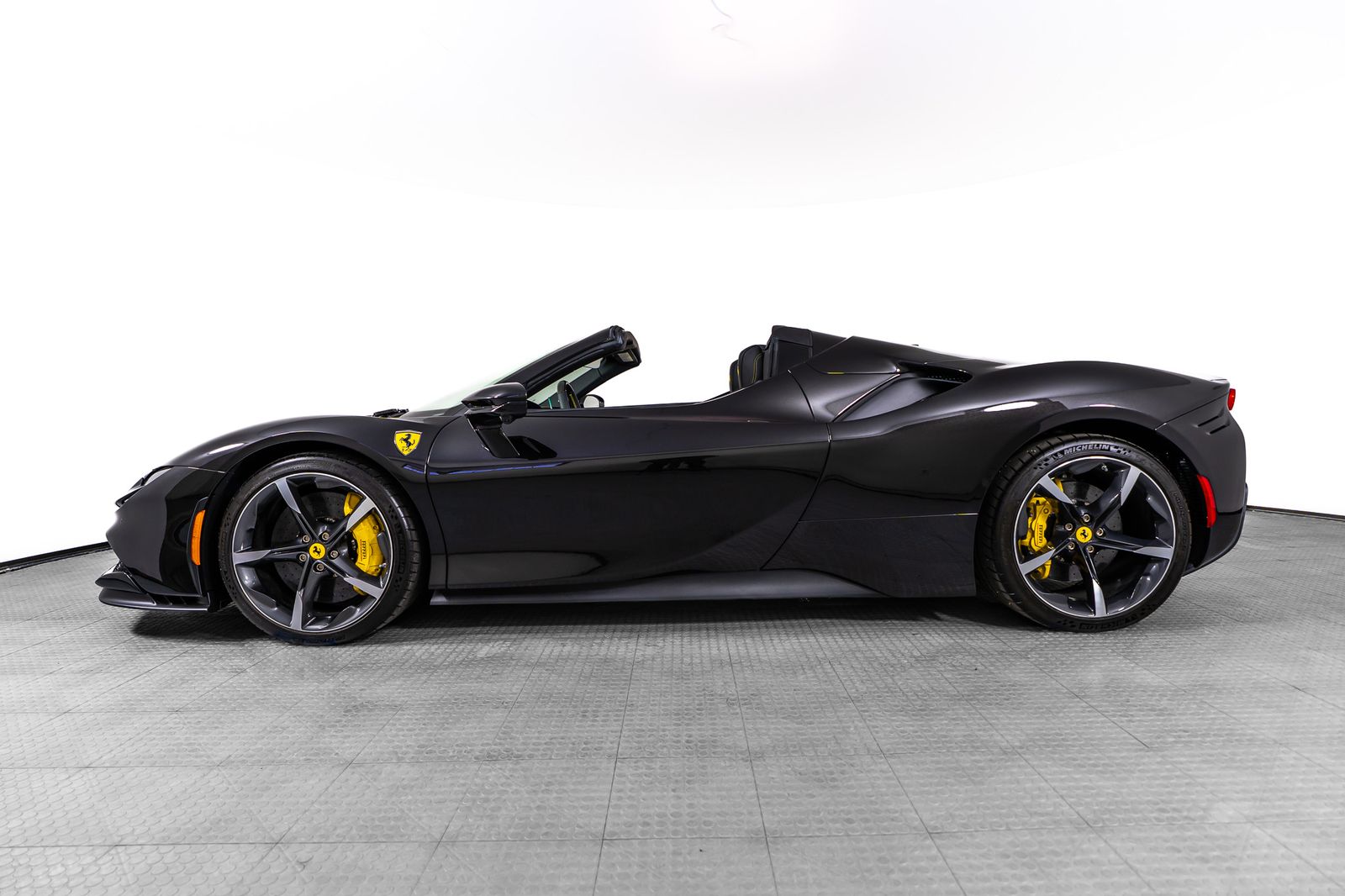 2023 Ferrari SF90 Spider — full photo 2 of 52