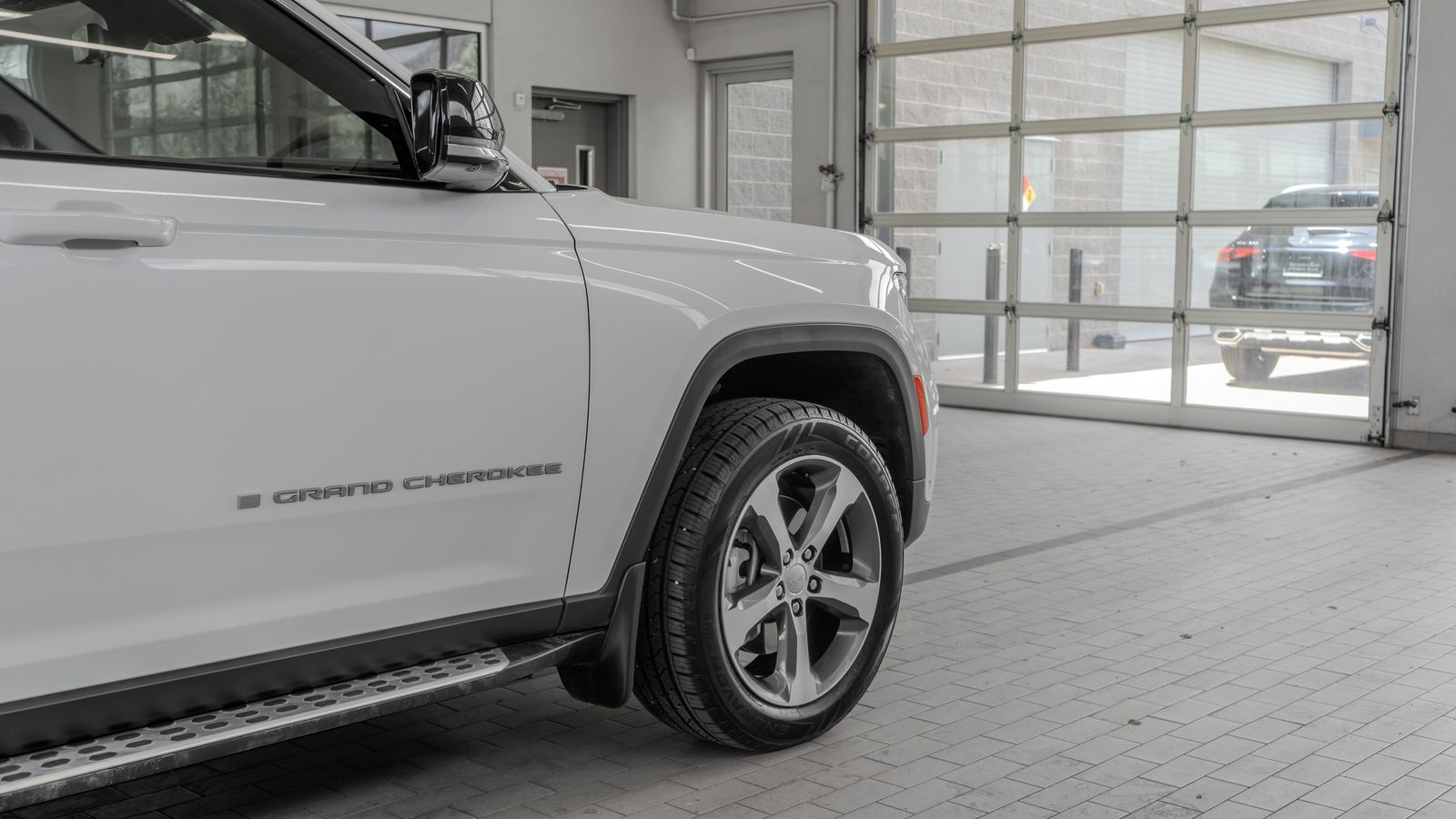 2023 Jeep Grand Cherokee 4xe — full photo 29 of 34