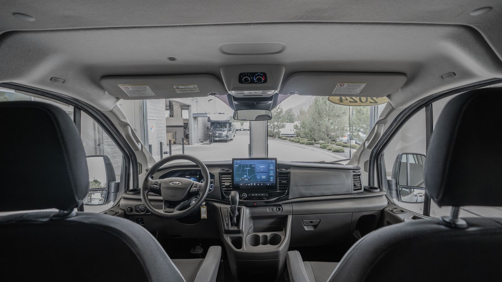 2024 Ford Transit-350 XLT — foto completa 28 de 35