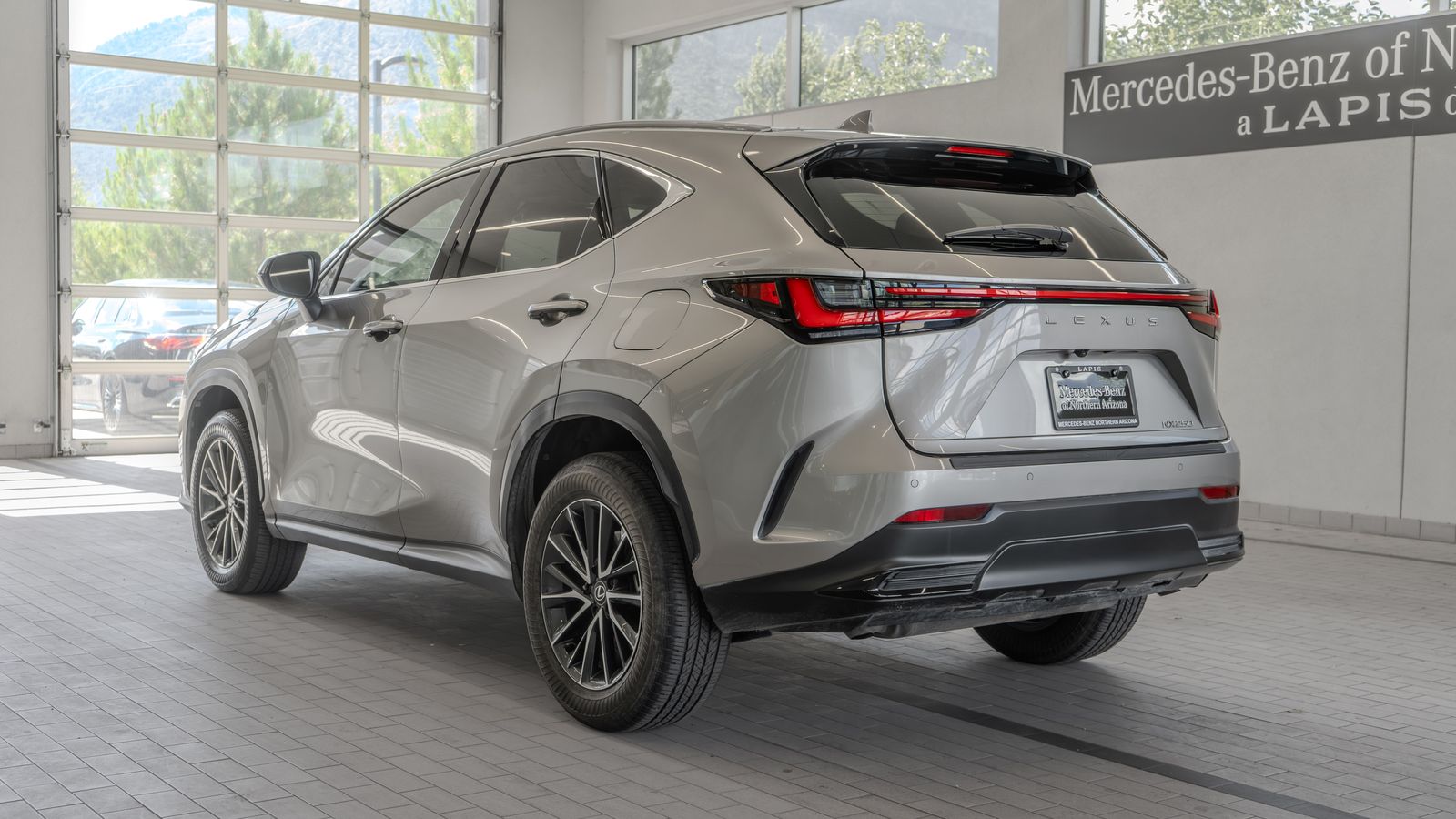 2025 Lexus NX 250 Premium — full photo 12 of 33