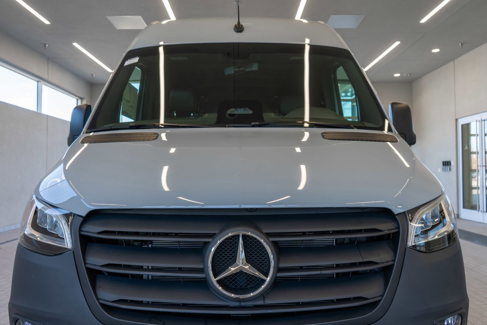 2025 Mercedes-Benz Sprinter 2500 Cargo 144 WB — foto completa 18 de 34