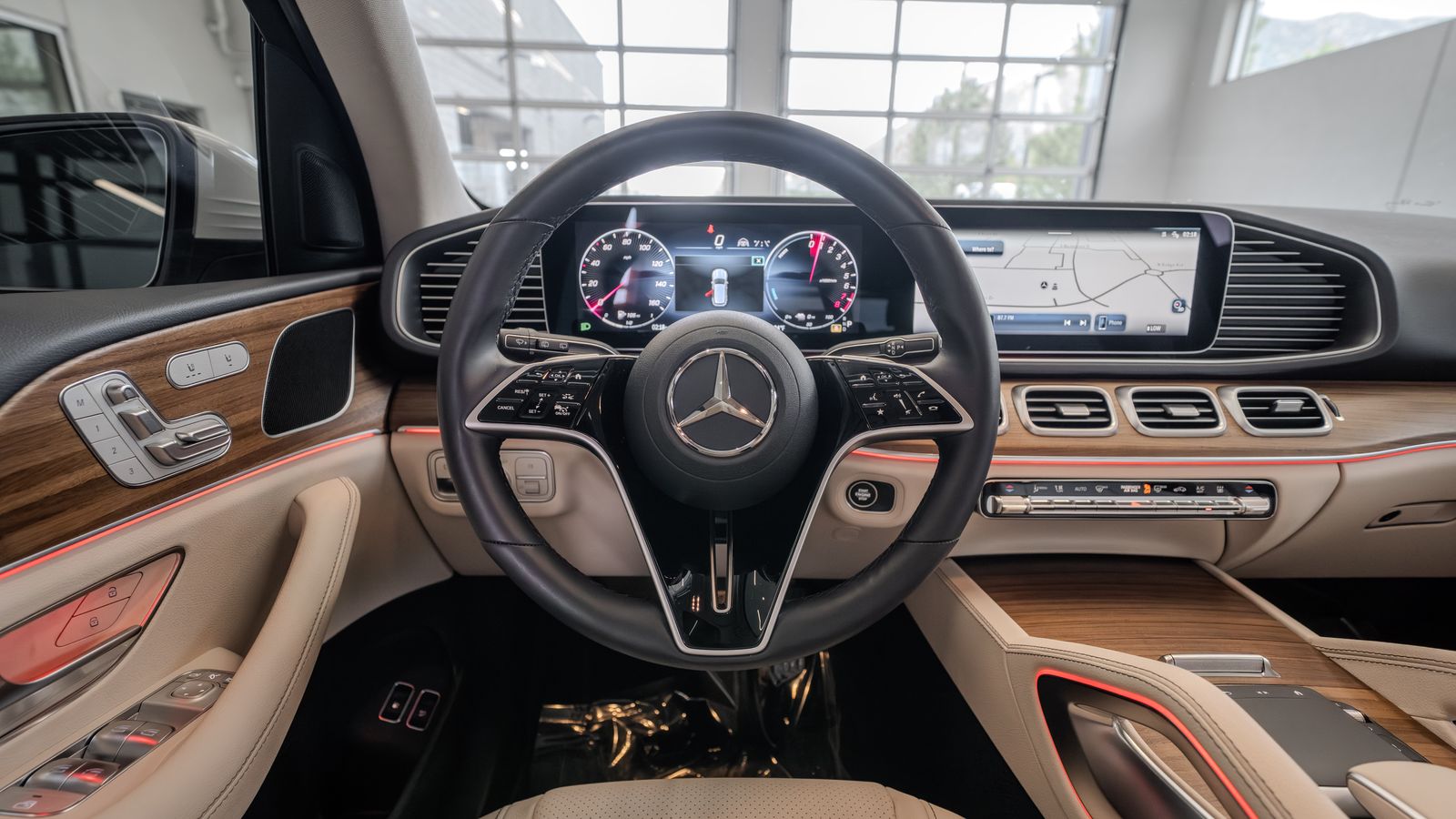 2025 Mercedes-Benz GLE GLE 450e — full photo 8 of 34