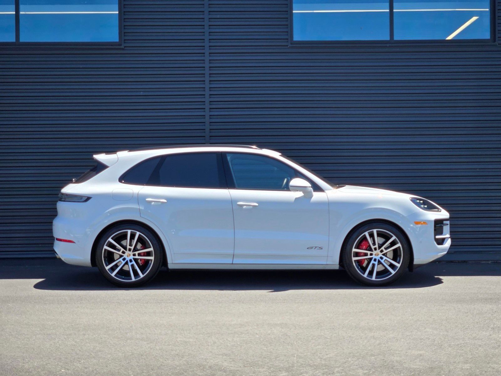 2026 Porsche Cayenne GTS — full photo 8 of 27