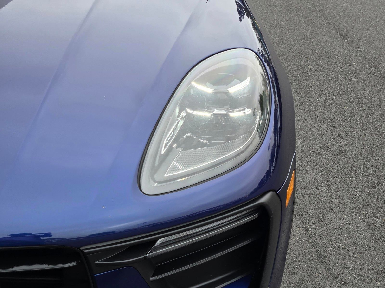 2024 Porsche Macan Base — full photo 12 of 27