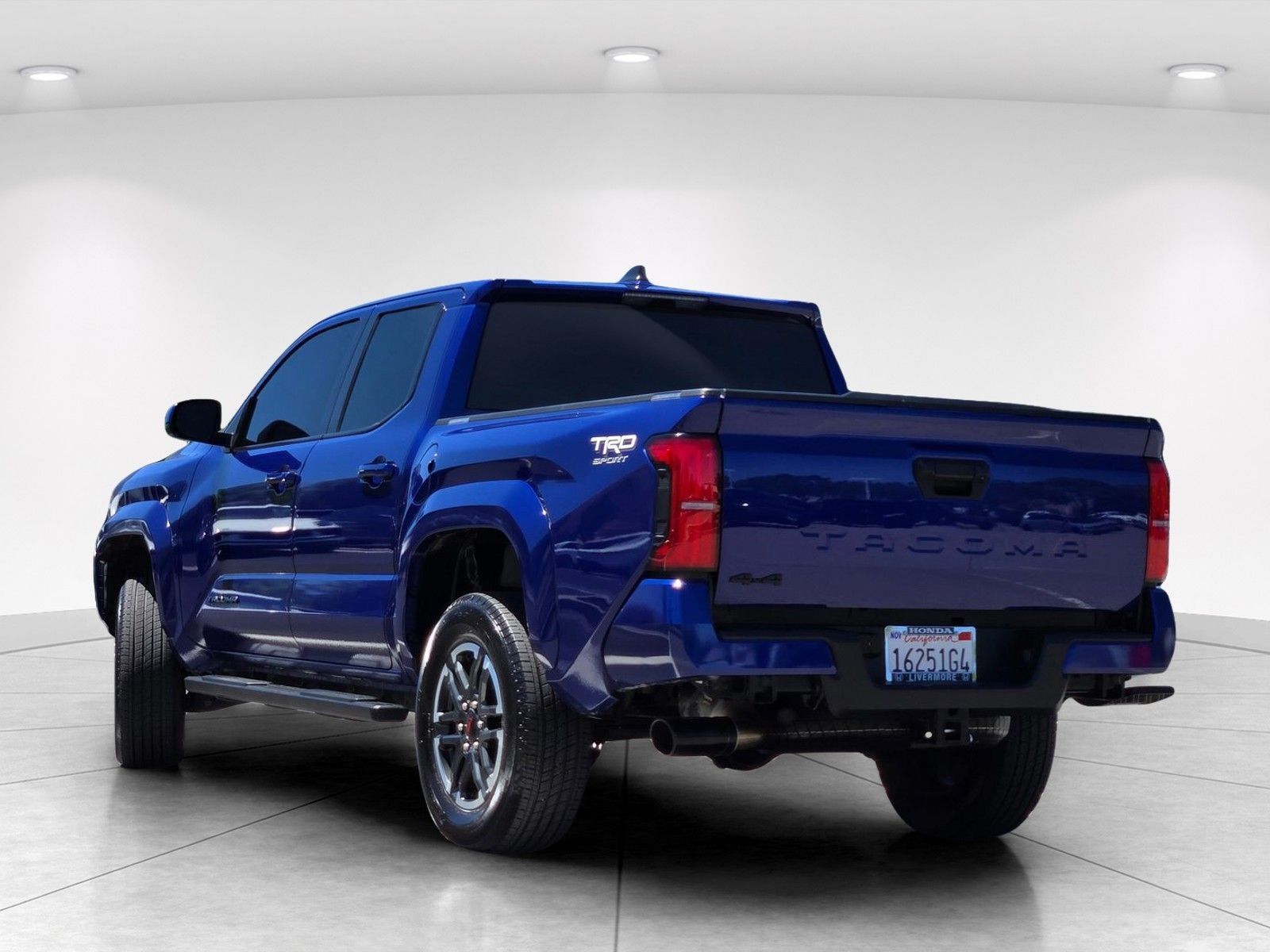2025 Toyota Tacoma TRD Sport — full photo 5 of 28